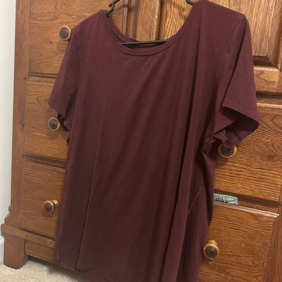 Lululemon basic tees only - Picture 6 of 8